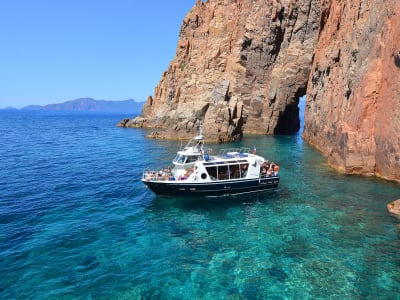 Boat cruise in the calanques of Piana from Cargèse