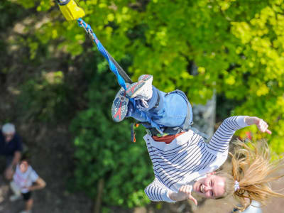 Puenting desde el viaducto de la Souleuvre en Normandía (61 m)