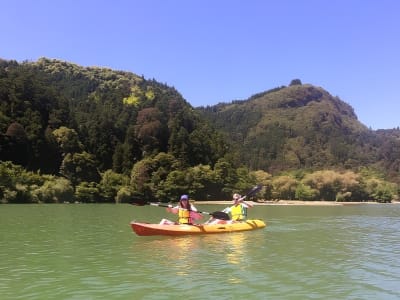 Excursión en canoa por la Lagoa das Furnas, en la isla de San Miguel (Azores)