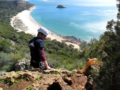 Aventure d'escalade, de descente en rappel et de spéléologie dans le parc naturel d'Arrábida