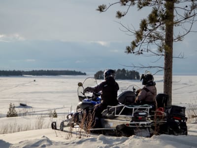 Motorschlittentour auf dem Saint-Jean-See bei Saguenay