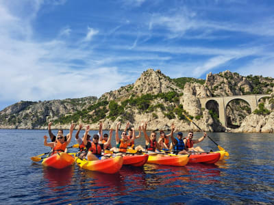 Excursion guidée en kayak de mer dans les calanques de la Côte Bleue depuis Marseille