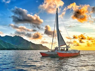 Excursión en catamarán al atardecer en Moorea