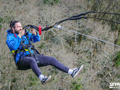 Salto pendular en cuerda del viaducto de Souleuvre, Normandía