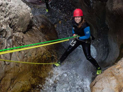 Barranquismo en el Barranco de Bolulla o l’Estret de Les Penyes, Alicante