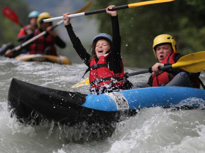 Canoraft y kayakraft en el Arve desde Passy, cerca de Chamonix