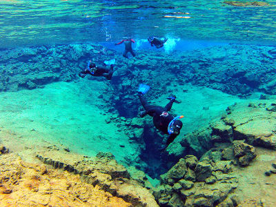 Excursión de buceo y espeleología en Islandia, cerca de Reikiavik