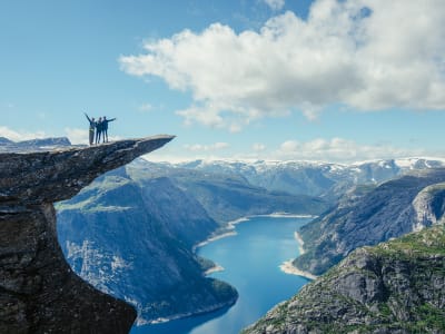 Excursion estivale et automnale à Trolltunga depuis Tyssedal