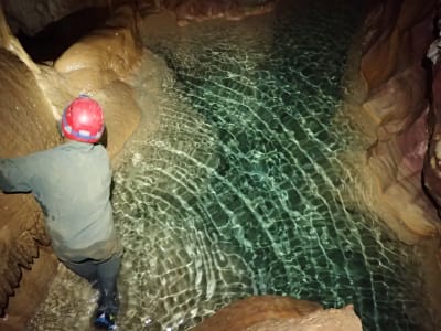 Höhlenforschung in der Höhle von Tantayrou, zwischen dem Aubrac und den Grands Causses