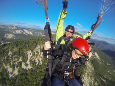 Tandem paragliding flight in La Roque-Esclapon, Var