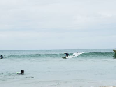 Clases de surf en la playa de Addington, Durban