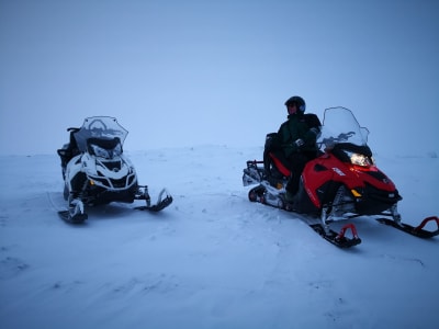 Moto de nieve y excursión de pesca en el lago Inari desde Ivalo