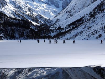 Snowshoeing hike in Cauterets, Gaube Lake