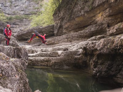 Excursión de barranquismo en el desfiladero de Almbach, cerca de Salzburgo