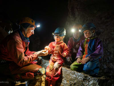 Initiation spéléologie dans la Grotte des Croix Blanches, Ardèche