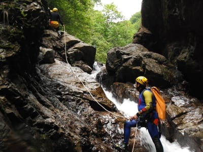 Klassisches Canyoning in der Sorba-Schlucht bei Alagna Valsesia, Aostatal