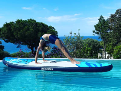 Discovery of paddle yoga in the bay of Campomoro, Corsica