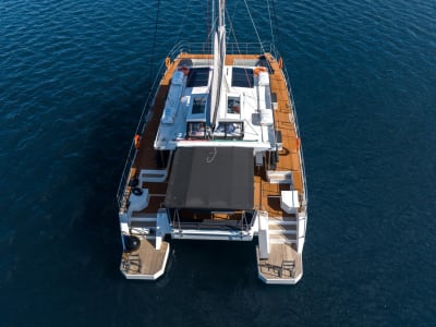 Croisière d'une journée le long de la Caldera sur un catamaran depuis Oia, Santorin