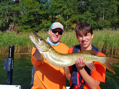 Excursión guiada de pesca de medio día desde Vaxholm, cerca de Estocolmo