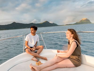 Croisière en speed boat au coucher du soleil depuis Rivière Noire, Île Maurice