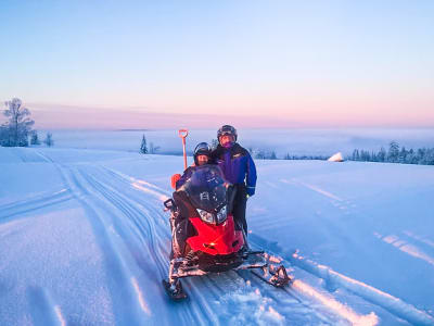Excursión diurna en moto de nieve por Saariselkä