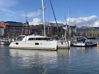 Excursión privada en catamarán por Helsinki