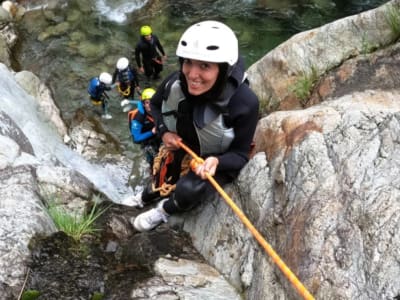 Canyoning pour débutants dans le torrent Sermenza près d'Alagna Valsesia