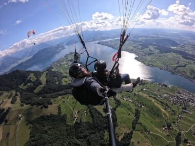 Tandem-Gleitschirmflug über die Rigi bei Luzern