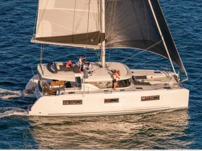 Croisière semi-privée d'une journée à partir de la baie d'Ammoudi à Oia