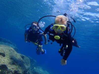 Programa de buceo PADI Bubblemakers para niños en Protaras