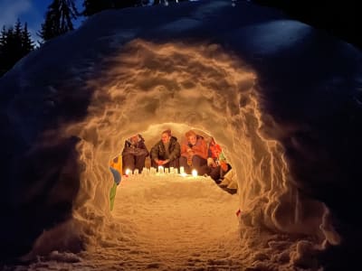 Balade en raquettes à neige et fondue sous igloo à Megève