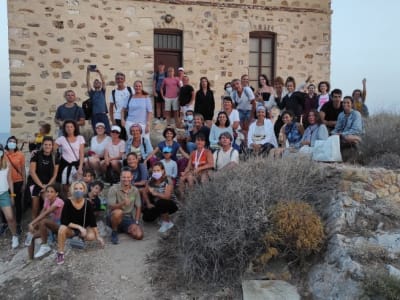 Caminata fácil a la playa de Gialos y el faro de Ios desde Chora en Ios