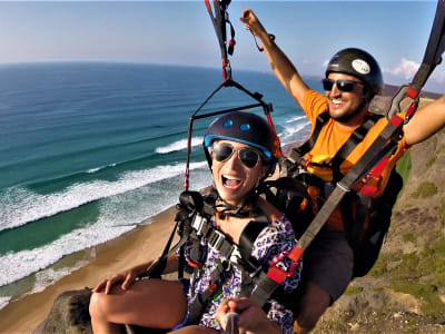 Parapente biplaza desde Lagos, sobre la costa del Algarve