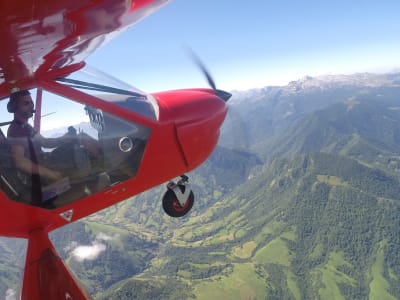 Mehrachsiger Ultraleichtflug über die Pyrenäen, in der Nähe von Pau