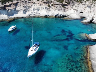 Excursión semiprivada en velero a Iraklia, Schoinoussa y Naxos desde Piso Livadi en Paros