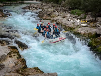 Rafting sur la rivière Neretva près de Konjic, Bosnie-Herzégovine