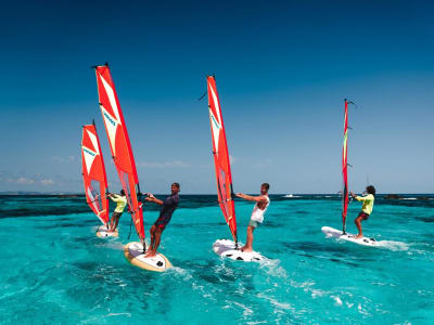 Clases de windsurf en Playa Es Pujols, Formentera