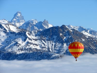 Vol en montgolfière au-dessus des Alpes italiennes depuis Aoste