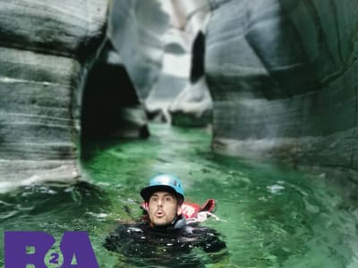 Canyoning pour débutants dans le canyon du Haut-Roujanel en Lozère, à Prévenchères