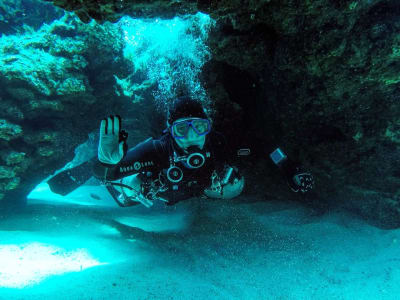 Plongée en grotte à Green Bay, Protaras