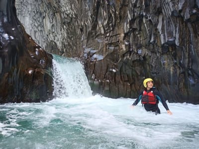 Body Rafting in Pantalica, in der Nähe von Syrakus, Sizilien