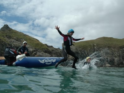 Coasteering dans le parc national de la côte du Pembrokeshire