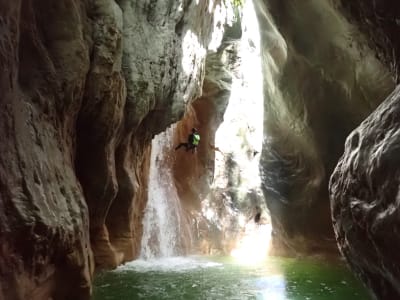 Descente du canyon du Pont du Diable à Bellecombe-en-Bauges, près d'Annecy