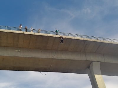 Bungee jumping along the Miño River in Melgaço