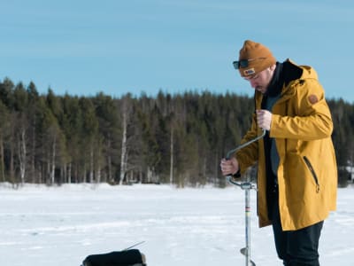 Excursión de pesca en hielo desde Rovaniemi 