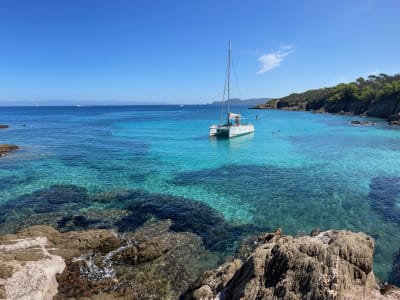 Katamaran-Segelausflug nach Porquerolles oder Giens ab Hyères mit Schwimmen