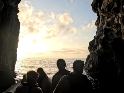 Excursión en barco al atardecer al Cabo Cintrão y Ribeira Grande desde Rabo de Peixe en São Miguel, Azores