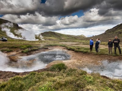 Vuelo en helicóptero y aterrizaje en un cráter y un glaciar en Islandia