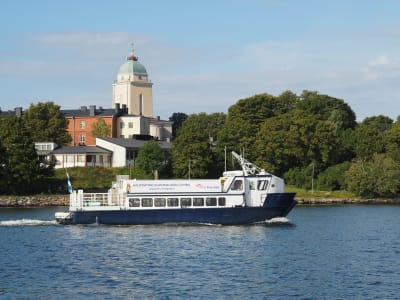 Paseo en barco y visita guiada a pie desde Helsinki a la fortaleza de Suomenlinna