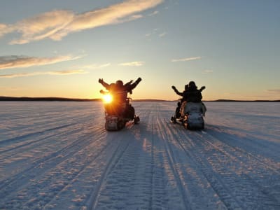 Excursiones en Moto de nieve desde Muotkan Ruoktu, cerca de Inari